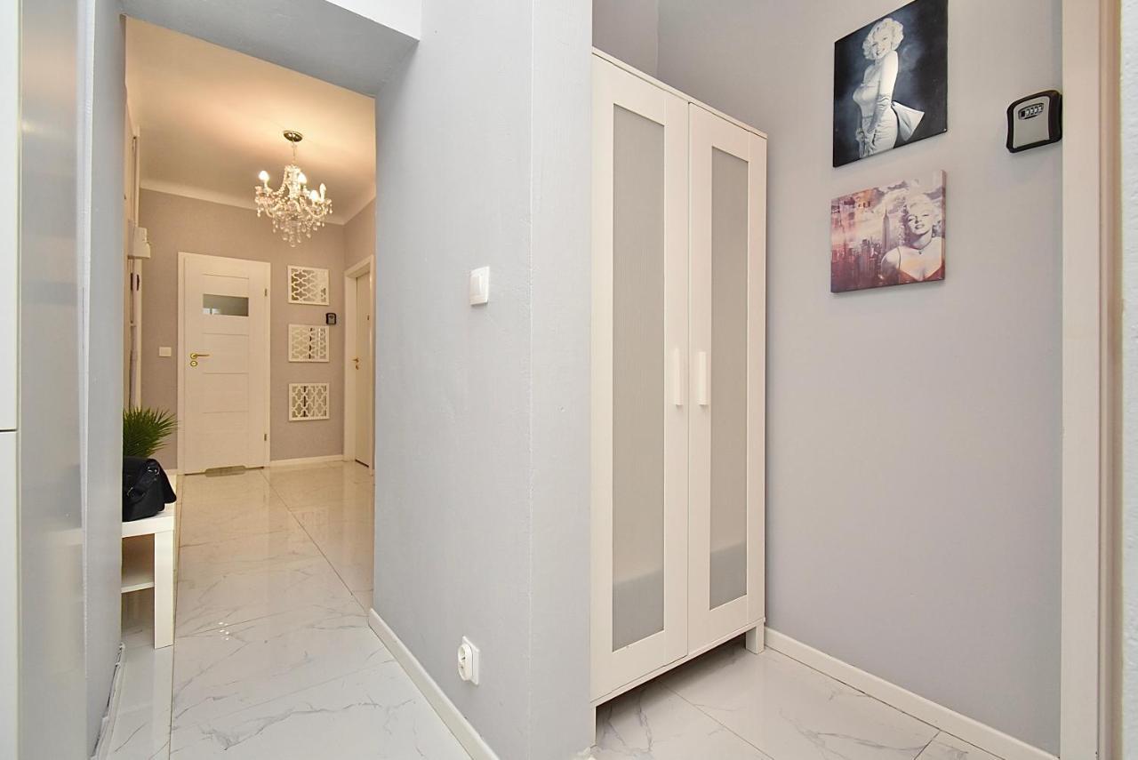 Rental Apartments Aleja Niepodleglosci Warszawa Exteriör bild