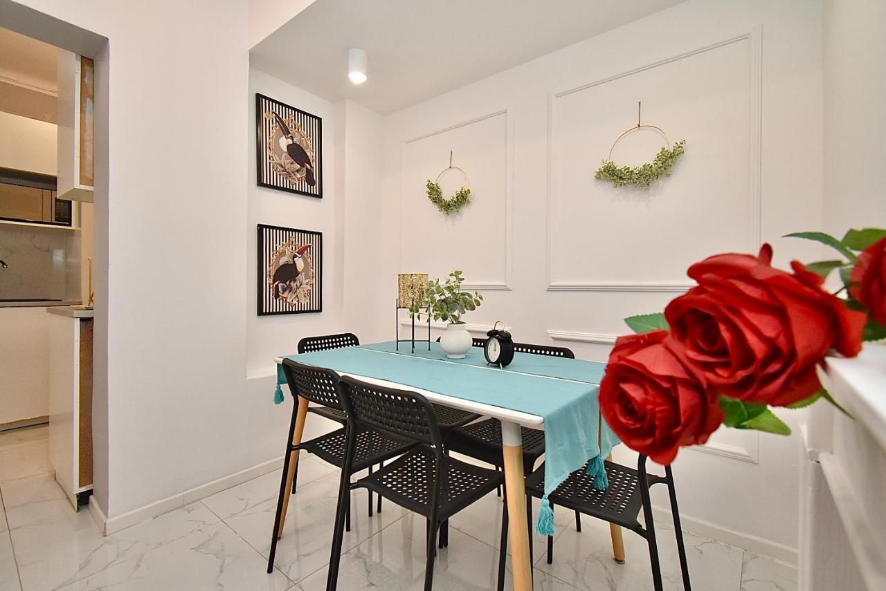Rental Apartments Aleja Niepodleglosci Warszawa Exteriör bild