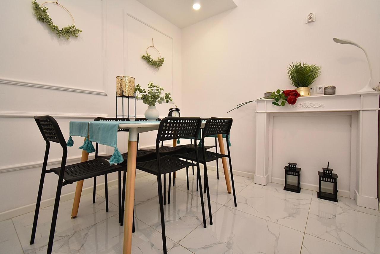 Rental Apartments Aleja Niepodleglosci Warszawa Exteriör bild